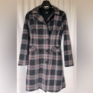 Vintage BCBGMaxAzria Plaid Trench Coat. Clean and in great condition! Size M